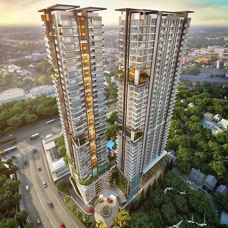 Bess Mansion Hotel Surabaya Wonocolo Екстер'єр фото