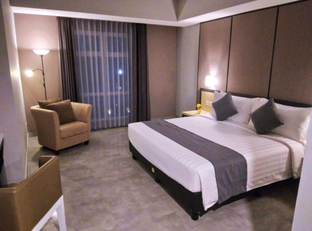Bess Mansion Hotel Surabaya Wonocolo Екстер'єр фото