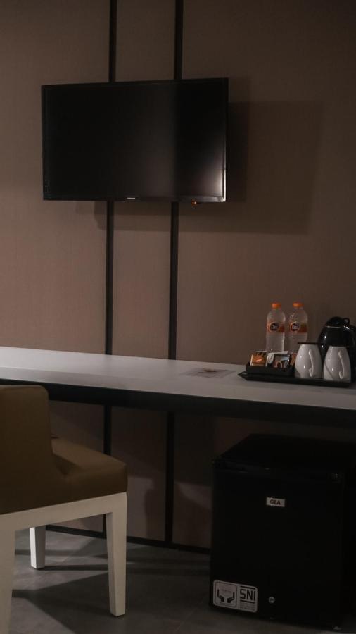 Bess Mansion Hotel Surabaya Wonocolo Екстер'єр фото
