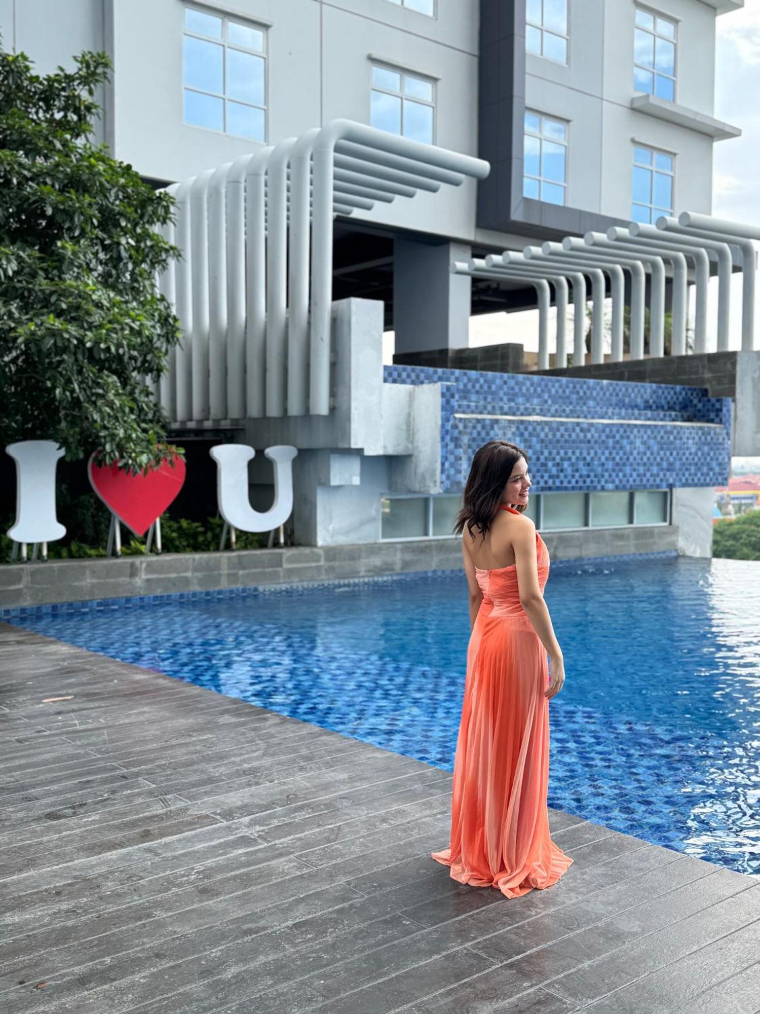 Bess Mansion Hotel Surabaya Wonocolo Екстер'єр фото